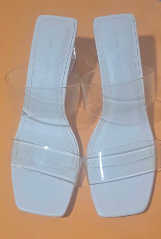 Sandalias transparentes blancas