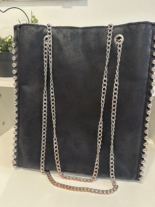 Bolso Negro Zara con Tachuelas y Cadena