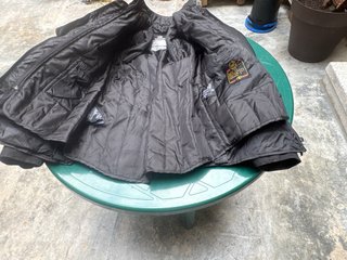 Chaqueta de moto negra