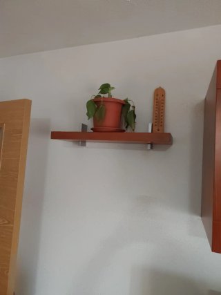 Mueble de madera maciza