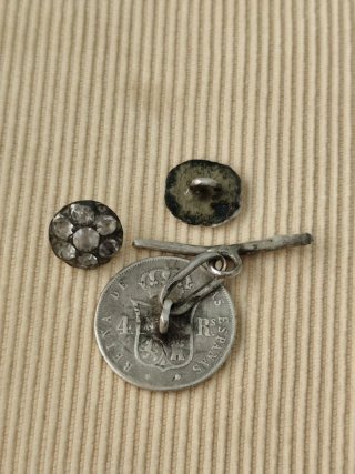 3 Botones Antiguos Plata