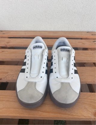 Zapatillas Adidas Blancas y Grises