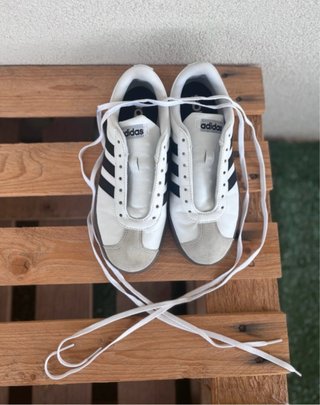 Zapatillas Adidas Blancas y Grises