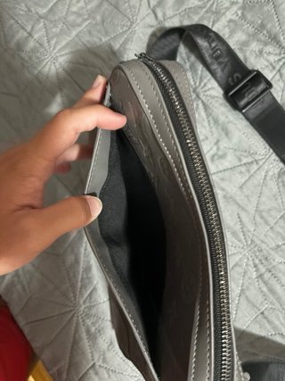 Bandolera Louis Vuitton Gris