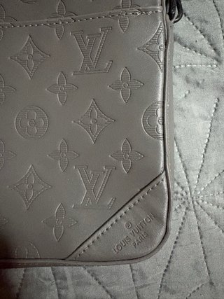 Bandolera Louis Vuitton Gris