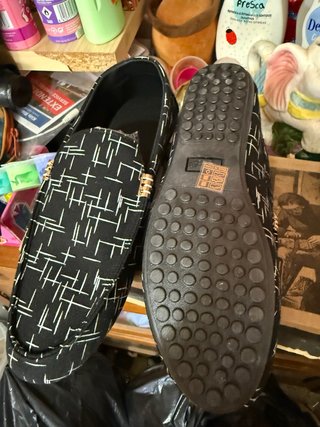 Zapatos negros con estampado blanco de hombre