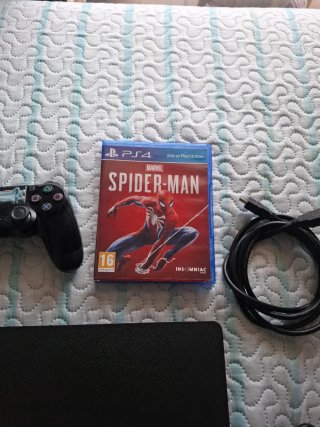 PS4 Slim Negra + Mando + Juego Spider-Man