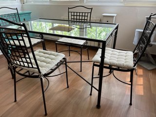 Conjunto mesa y 4 sillas hierro y cristal