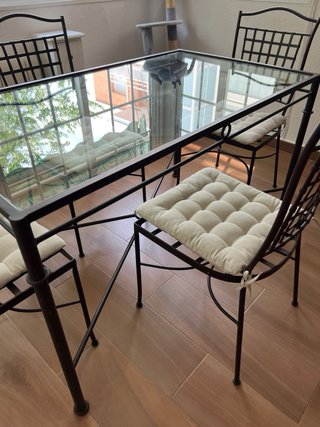 Conjunto mesa y 4 sillas hierro y cristal