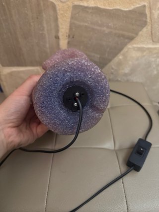 Lampada a forma di mano pace viola