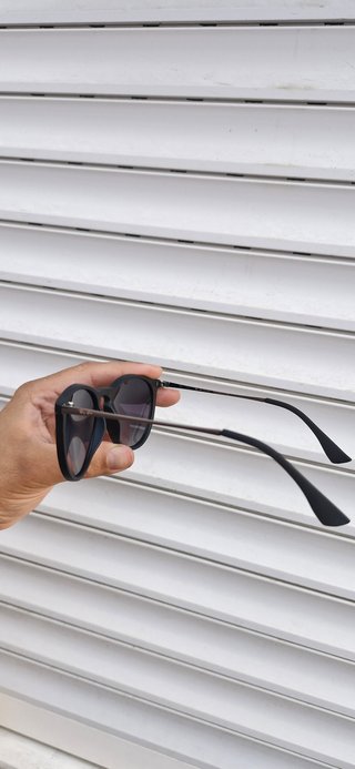 Óculos de Sol Ray-Ban Pretos e Cinza
