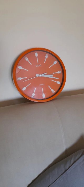Reloj de pared naranja QUO Quartz