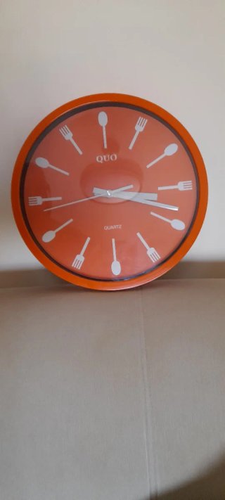 Reloj de pared naranja QUO Quartz