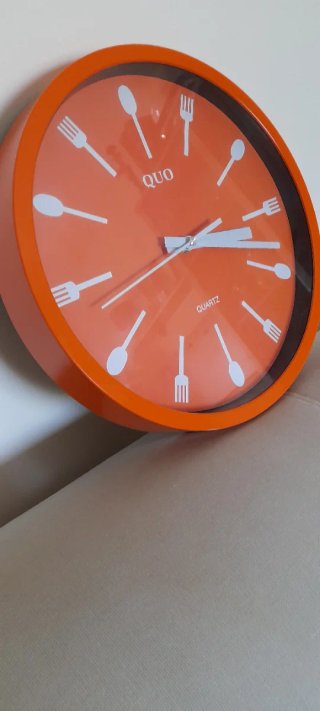 Reloj de pared naranja QUO Quartz