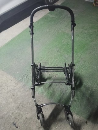 Carrito de bebé BebeCar tres piezas.