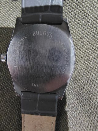 Reloj Bulova Quartz Negro y Plateado