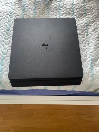 Consola PS4 con mando y juego