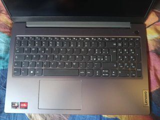 Lenovo IdeaPad Slim 3 15AMN8