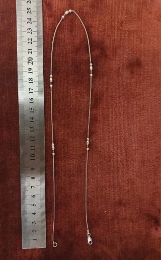 Collar de plata con cuentas