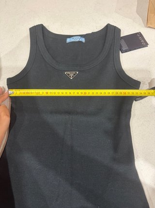 Camiseta sin mangas Prada negra
