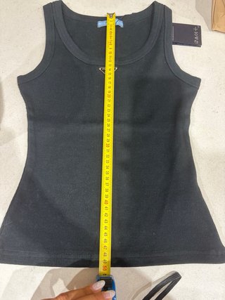 Camiseta sin mangas Prada negra