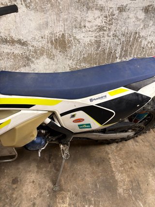 Husqvarna 350 FE Enduro Moto