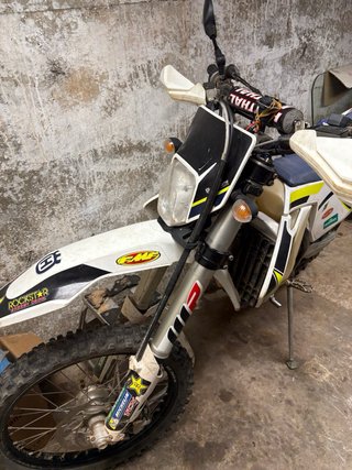 Husqvarna 350 FE Enduro Moto