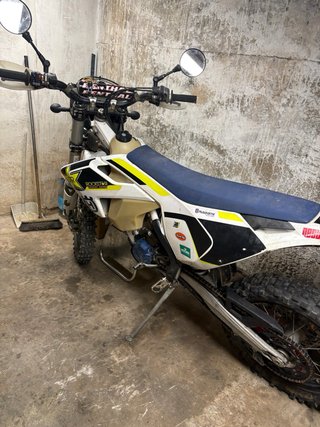 Husqvarna 350 FE Enduro Moto