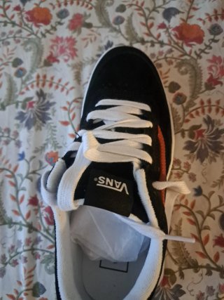 Zapatillas Vans Negras y rojo ,