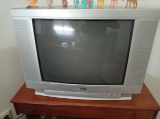 Televisor Sanyo Plata y Blanco