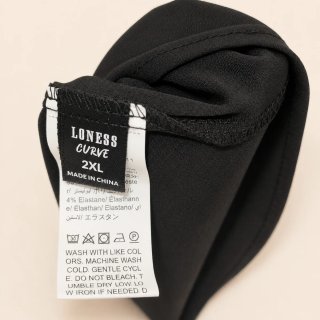 Blusa negra con escote V y lentejuelas