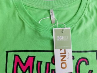 Camiseta Only verde estampado grafico