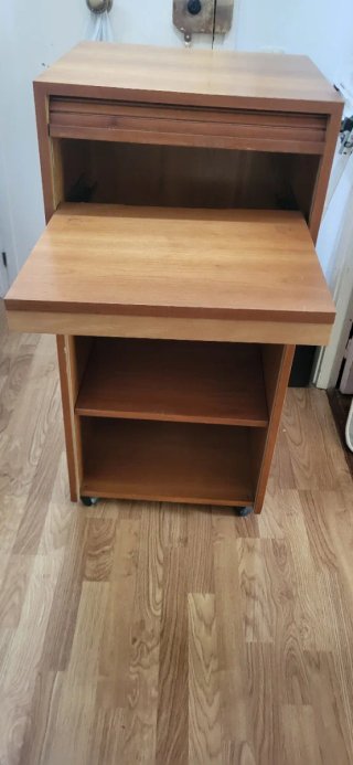 Mueble Tocadiscos Madera con Ruedas