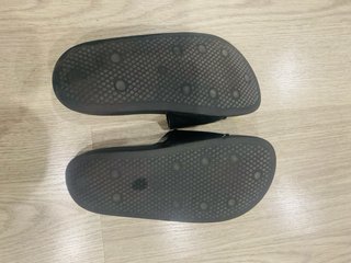 Chanclas Adidas Adilette Negras logo blanco T 37