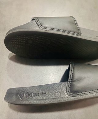 Chanclas Adidas Adilette Negras logo blanco T 37