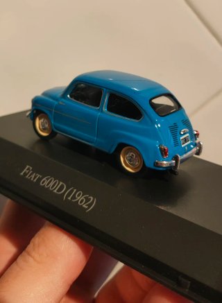 Miniatura Fiat 600D (1962)