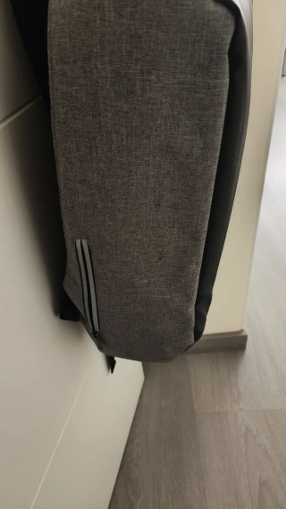 Mochila negra y gris