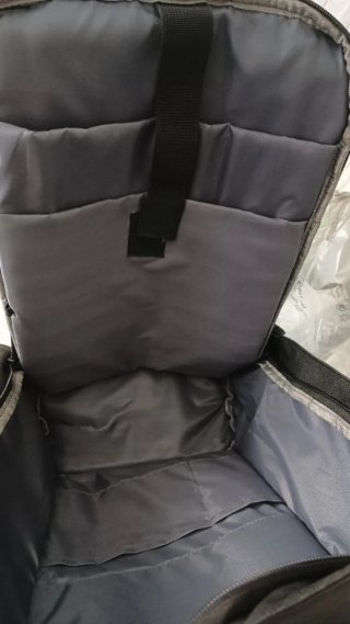 Mochila negra y gris