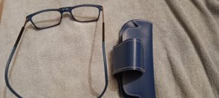 Gafas de lectura azules