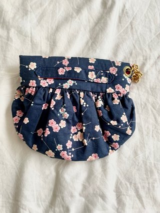 Bolso de hombro floral azul y rojo