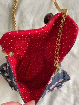 Bolso de hombro floral azul y rojo