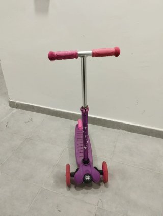 Patinete 3 ruedas morado con luces