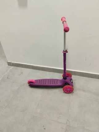 Patinete 3 ruedas morado con luces