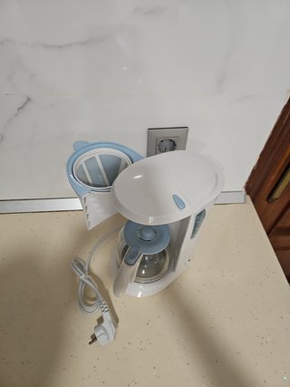 Cafetera Blanca con Jarra de Cristal