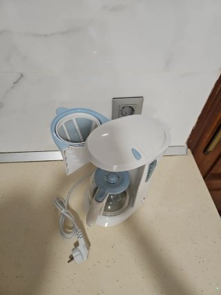 Cafetera Blanca con Jarra de Cristal