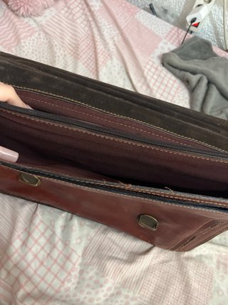 Cartera de piel marrón