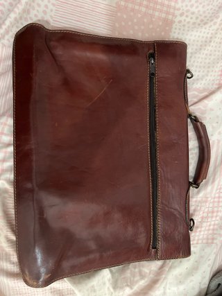 Cartera de piel marrón