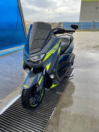 Yamaha NMAX Maxi Scooter Gris/Amarillo