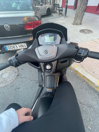 Yamaha NMAX Maxi Scooter Gris/Amarillo