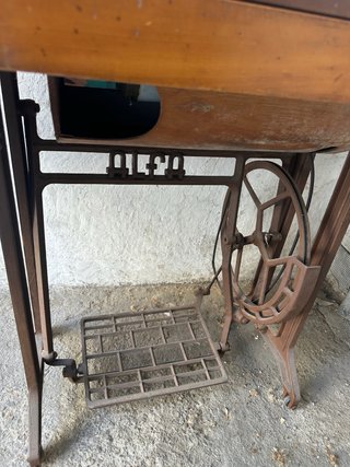 Máquina de coser Alfa antigua